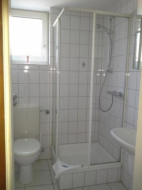 Haus Mariandl Hotel Dusseldorf Room photo