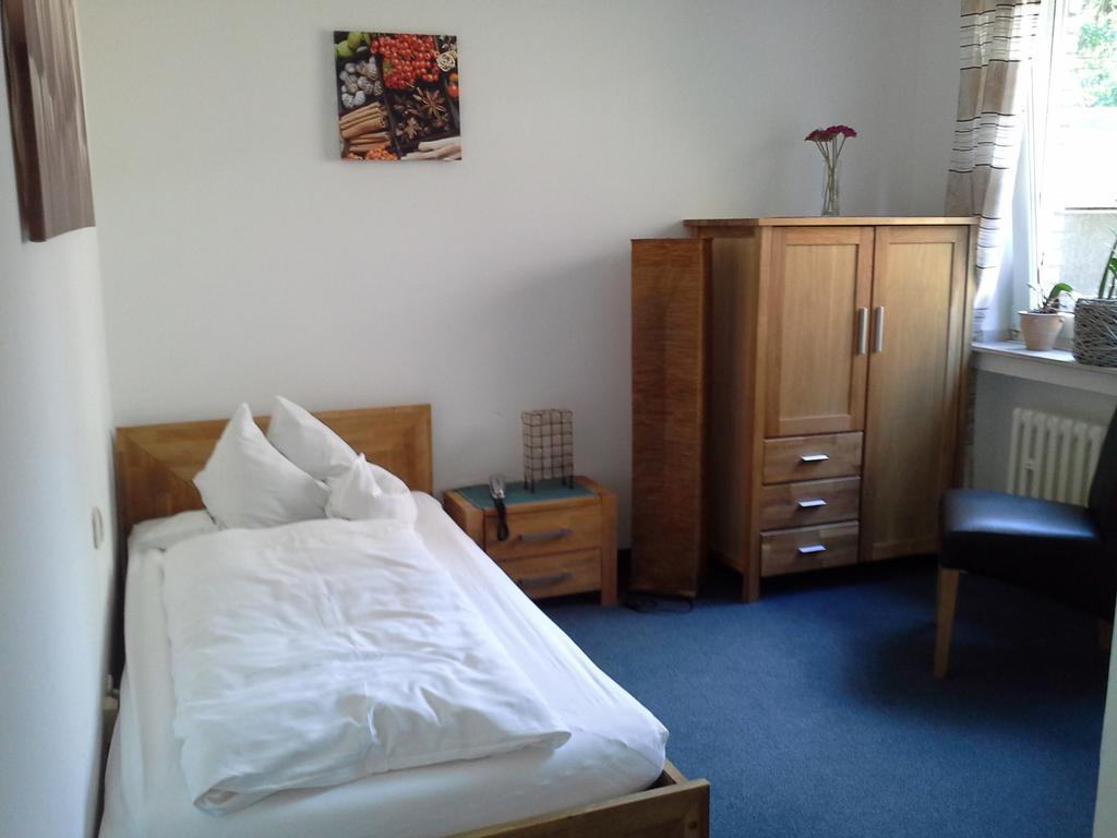 Haus Mariandl Hotel Dusseldorf Room photo